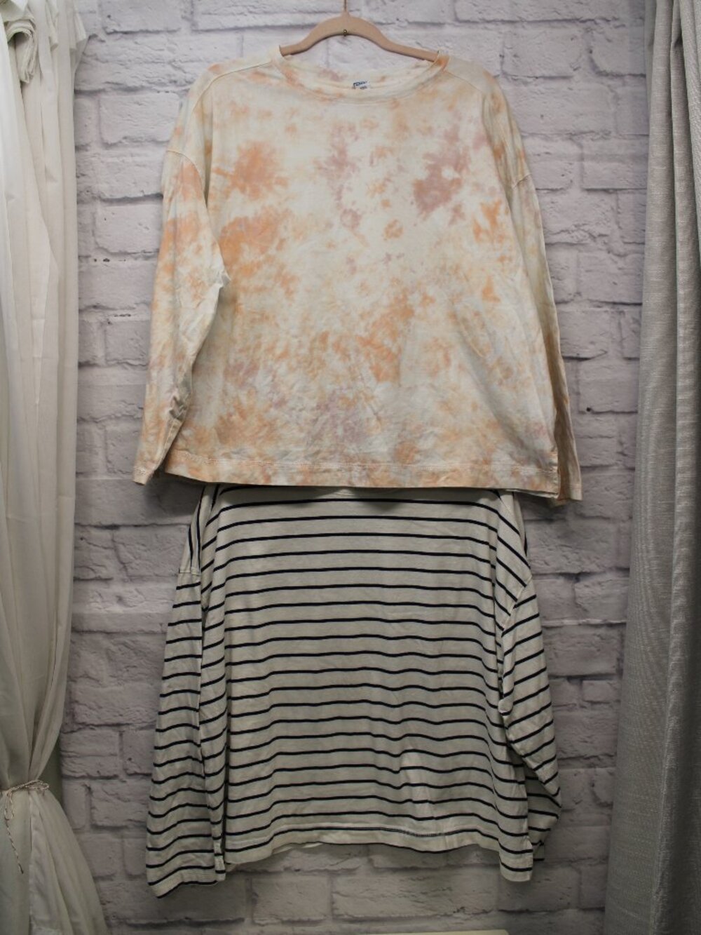 Old Navy Plus 2X Tie Dye Striped Round Neck Longsleeve Sweatshirt Bundle of 2